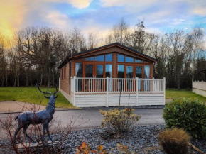 Deneb Lodge with Hot Tub